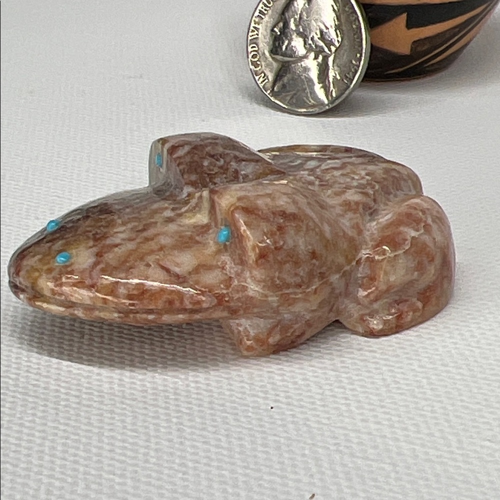 Brown and Tan Stone Frog figurine. - Picture 4 of 5